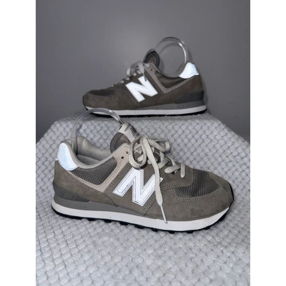 New Balance Women’s classic 574 Gray Suede Sneakers